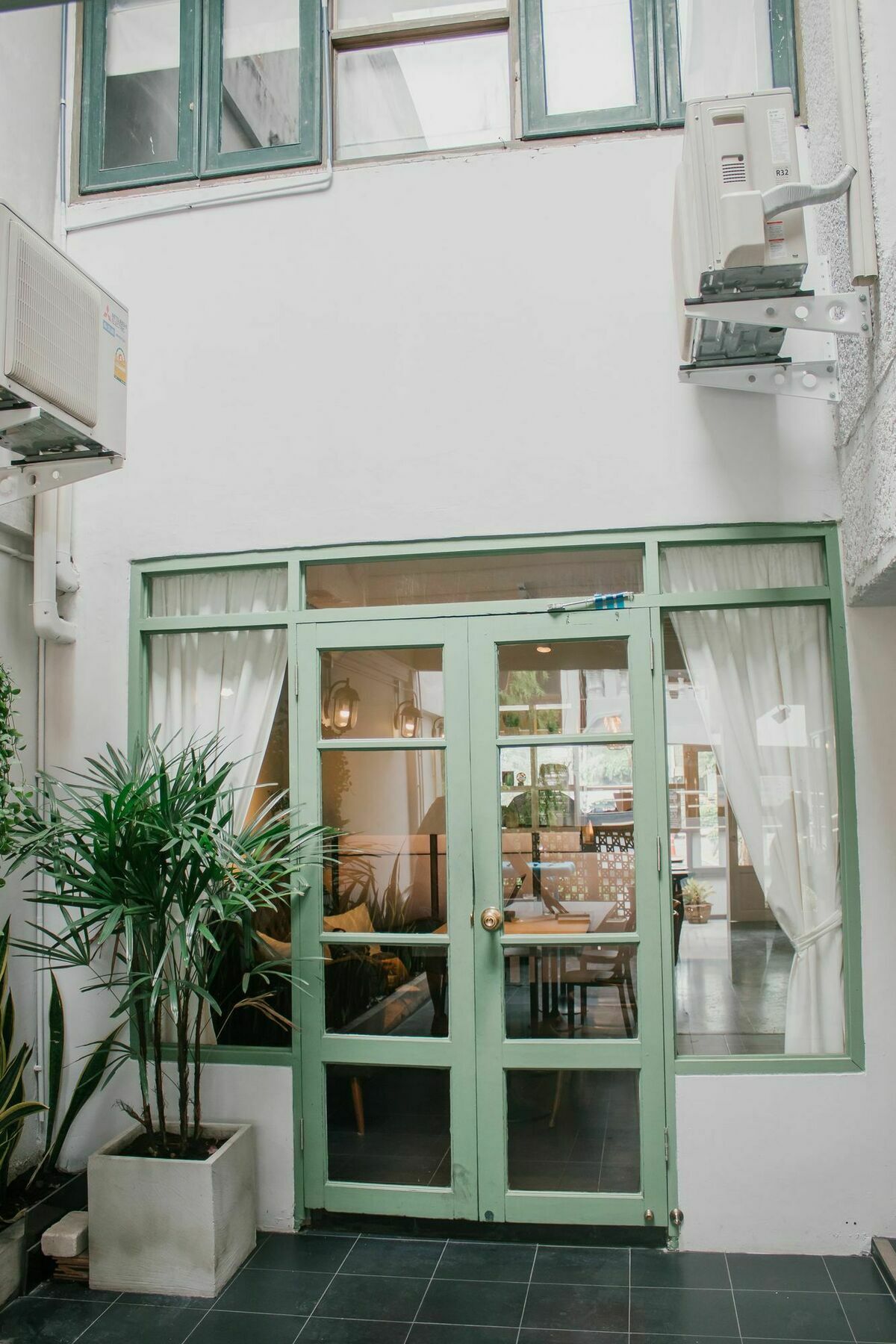 Weeping Willow Sukhumvit 26 بانكوك المظهر الخارجي الصورة